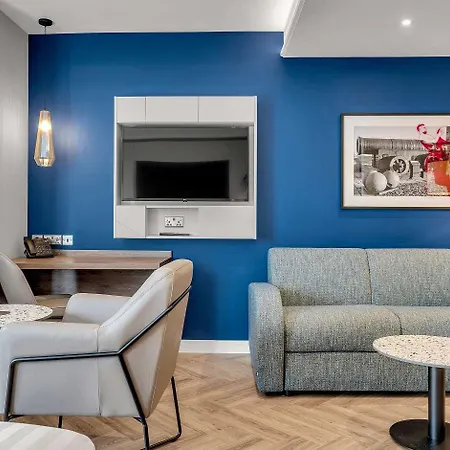 Roomzzz Aparthotel