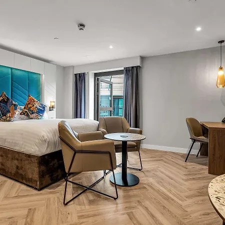 Roomzzz 4* Edinburgh