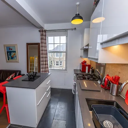 Appartement And *
