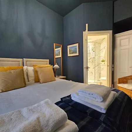 Charming Hideaway In Centre Apartment *