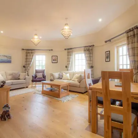 Historic Ramsay Garden With Balcony Views - Pass The Keys