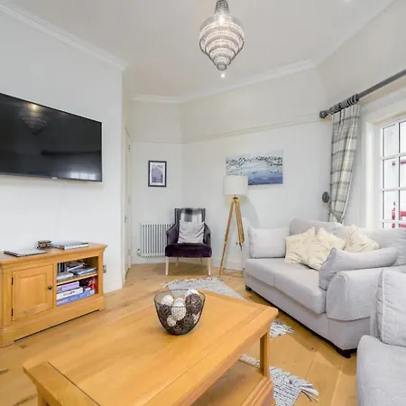 Historic Ramsay Garden With Balcony Views - Pass The Keys Appartement *