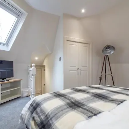 Historic Ramsay Garden With Balcony Views - Pass The Keys *