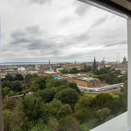 Appartement Historic Ramsay Garden With Balcony Views - Pass The Keys