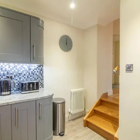 Historic Ramsay Garden With Balcony Views - Pass The Keys Appartement *