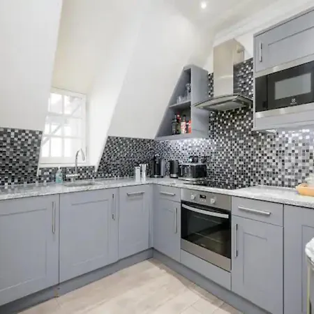 Historic Ramsay Garden With Balcony Views - Pass The Keys Appartement *