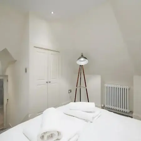 Historic Ramsay Garden With Balcony Views - Pass The Keys * Édimbourg