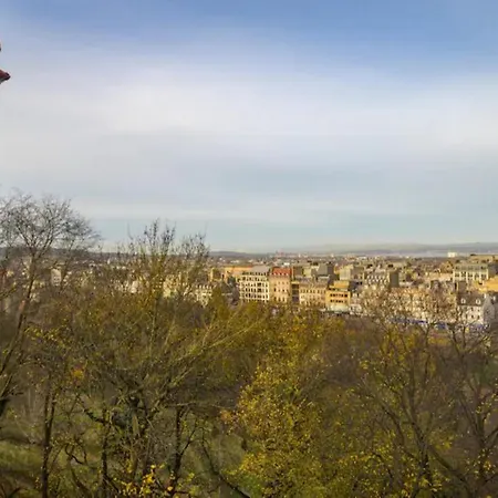 Historic Ramsay Garden With Balcony Views - Pass The Keys *