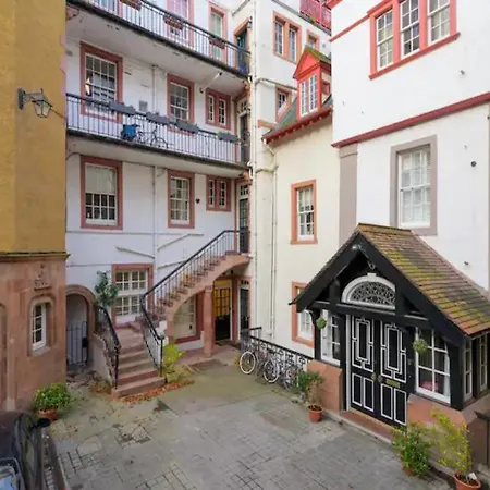 Historic Ramsay Garden With Balcony Views - Pass The Keys Édimbourg