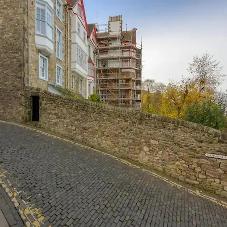 Historic Ramsay Garden With Balcony Views - Pass The Keys * Édimbourg
