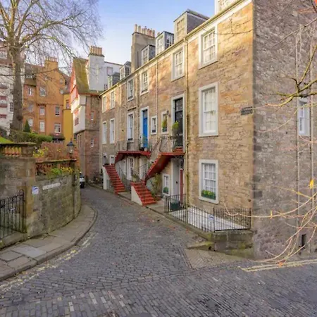 Appartement Historic Ramsay Garden With Balcony Views - Pass The Keys Édimbourg