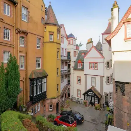 Historic Ramsay Garden With Balcony Views - Pass The Keys *
