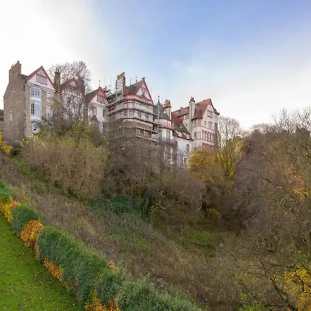 Appartement Historic Ramsay Garden With Balcony Views - Pass The Keys