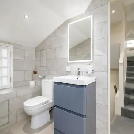 Appartement Historic Ramsay Garden With Balcony Views - Pass The Keys Édimbourg