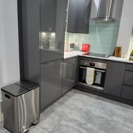 Beautiful Ground Floor Flat Near Haymarket