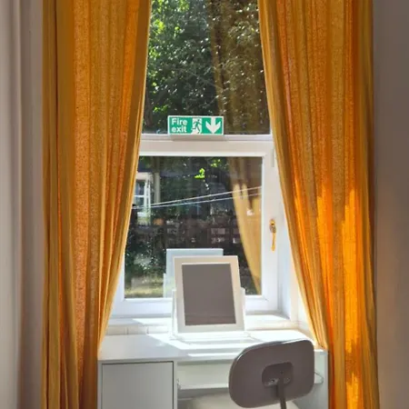 Beautiful Ground Floor Flat Near Haymarket Apartament *