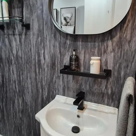 Beautiful Ground Floor Flat Near Haymarket * Edynburg