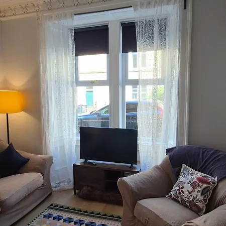 Beautiful Ground Floor Flat Near Haymarket *