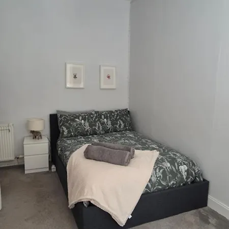 Beautiful Ground Floor Flat Near Haymarket Apartament