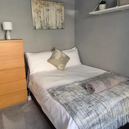 Beautiful Ground Floor Flat Near Haymarket Edynburg