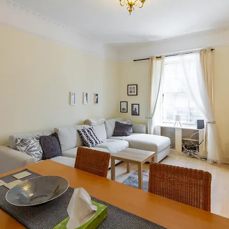Charming 2bd Flat 10 Minutes To Castle Edimburgo