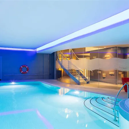 Novotel Centre Hotel 4*