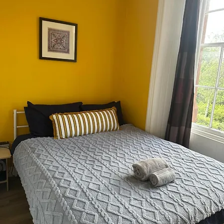 Cosy In Centre , 2 Bedroom1 Bathroom *