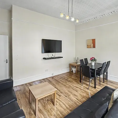 2 Bed Flat In