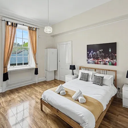 2 Bed Flat In Appartement