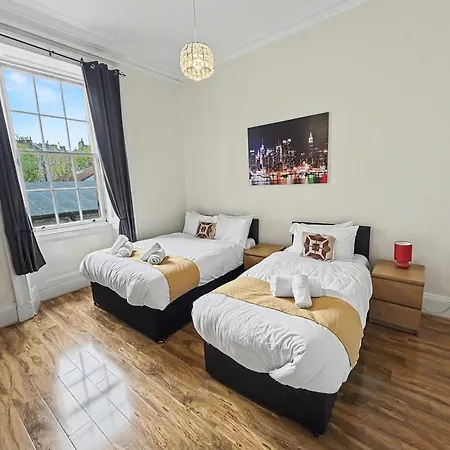 2 Bed Flat In