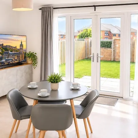 Сasa de vacaciones New Built 2022, 3 Bedroom Townhouse *