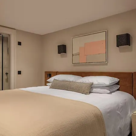 3 John's Place Townhouse 4* Edinburgh