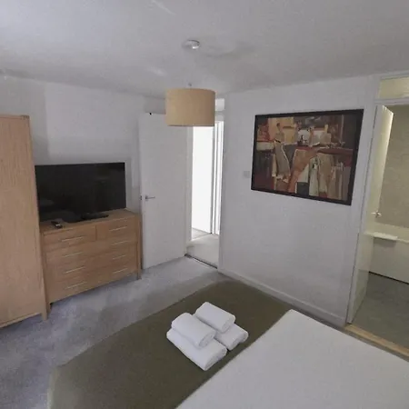 Old Town - Royal Mile Neighbour 2-bed, 2-bath Apartamento