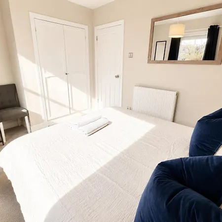 South Gyle House - Superfast Wifi And Free Parking - 7 Minutes From Airport Holiday home Edinburgh