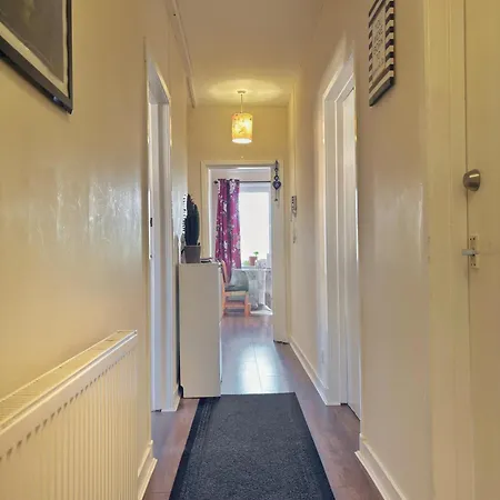 Spacious Close To Tram