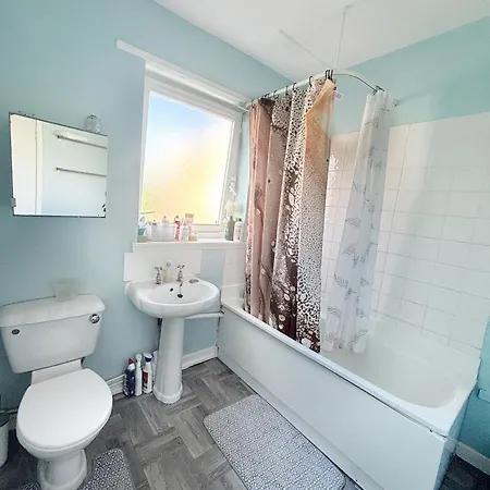Spacious Close To Tram Hôtel capsule *