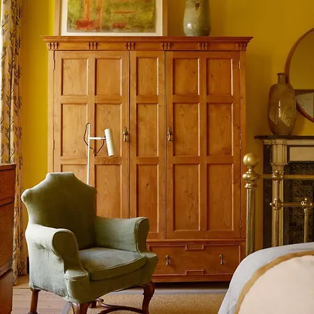 Elegant Georgian Retreat With Views Of Arthurs Seat