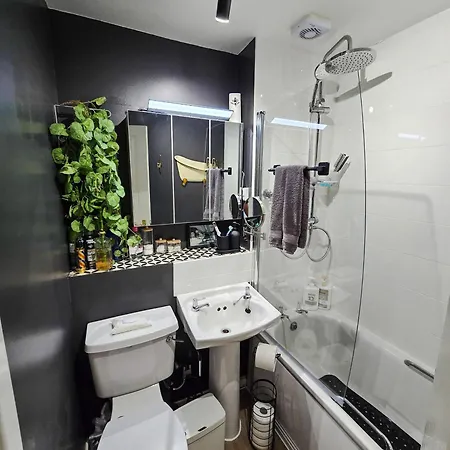 Double With Shared Bathroom Near The Shore And Tram