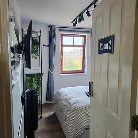 Double With Shared Bathroom Near The Shore And Tram *