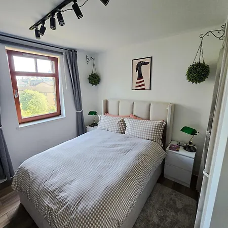 Double With Shared Bathroom Near The Shore And Tram * Edinburgh