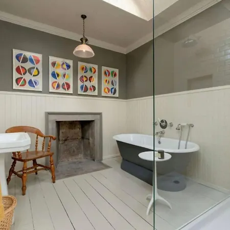 Elegant Georgian Retreat With Views Of Arthurs Seat Dom wakacyjny *