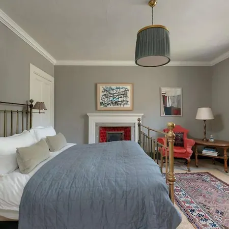 Elegant Georgian Retreat With Views Of Arthurs Seat *
