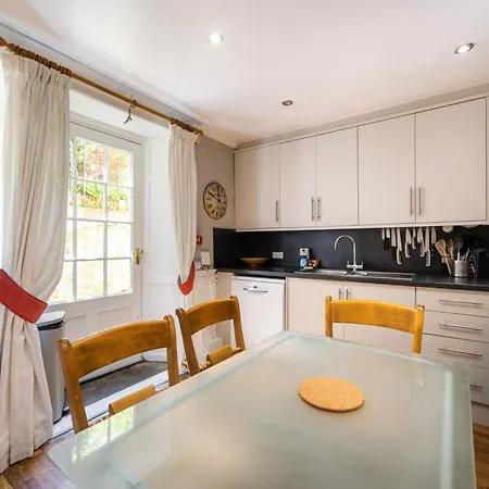 Spacious Flat Near Centre