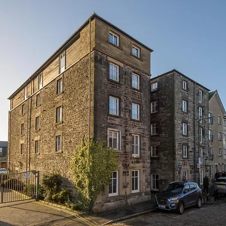 Cozy 3br Escape Near Centre *