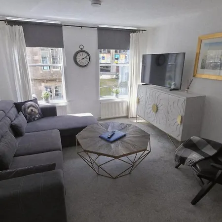 Old Town - Royal Mile Neighbour 2-bed, 2-bath Apartamento Edimburgo