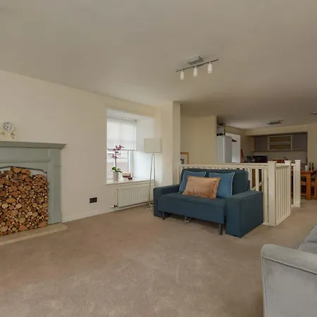 Cozy 3br Escape Near Centre *