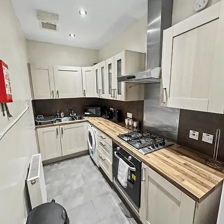 2 Bed Flat In
