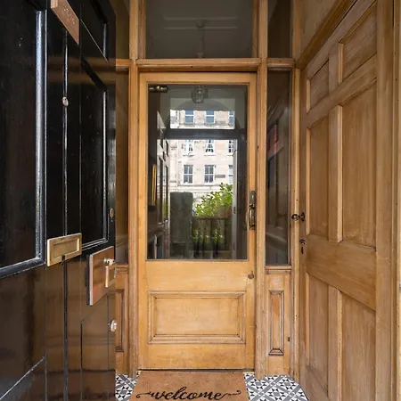 Spacious Flat Near Centre Lejlighed *