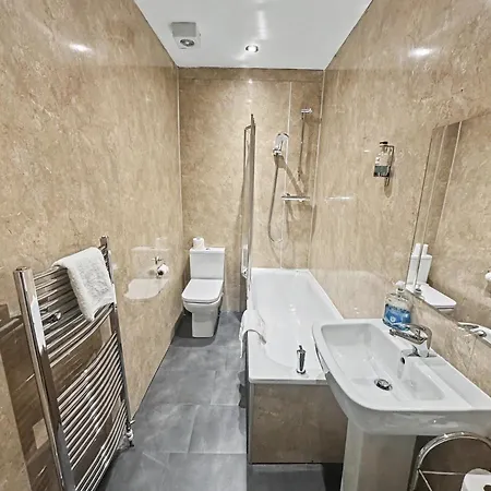 2 Bed Flat In