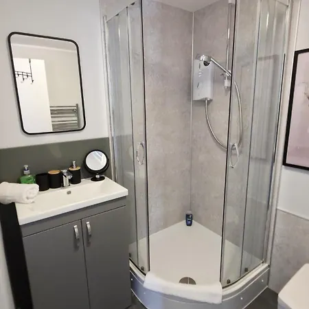 Old Town - Royal Mile Neighbour 2-bed, 2-bath * Edinburgh
